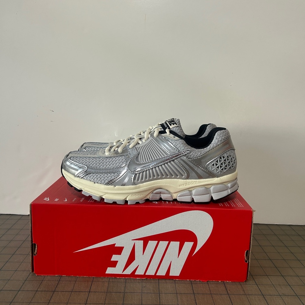 Nike Air Zoom Vomero 5 ‘Grey Fog Chrome’